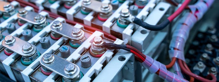 Discover which battery technology suits your needs — Lithium (LiFePO₄ & NMC), Lead-Acid, or Sodium. Learn the pros, cons, cost, lifespan, and ideal use cases with expert insights from Max Power.